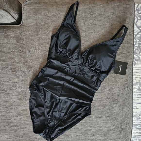 NWT Ellen Tracy Women's Black V-neckline Ruched One Piece Swimsuit Size 12